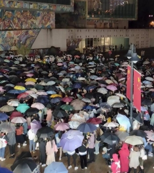 肖战粉丝又惹事？庆生惹全网暴骂：他到底是被黑，还是活该？