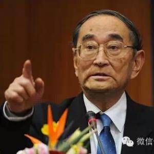 厉以宁：大家很快会挤破头争做农民