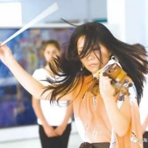 侯以嘉：“百分百小魔女”的琴上芭蕾