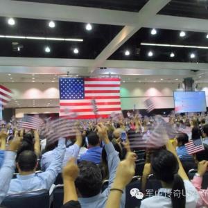 每月一次的入籍美国宣誓仪式